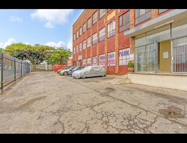 768M² BUILDING TO LET IN FONTAINEBLEAU
